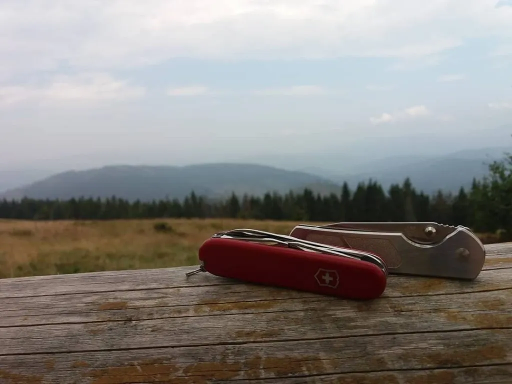 victorinox hiker amazon